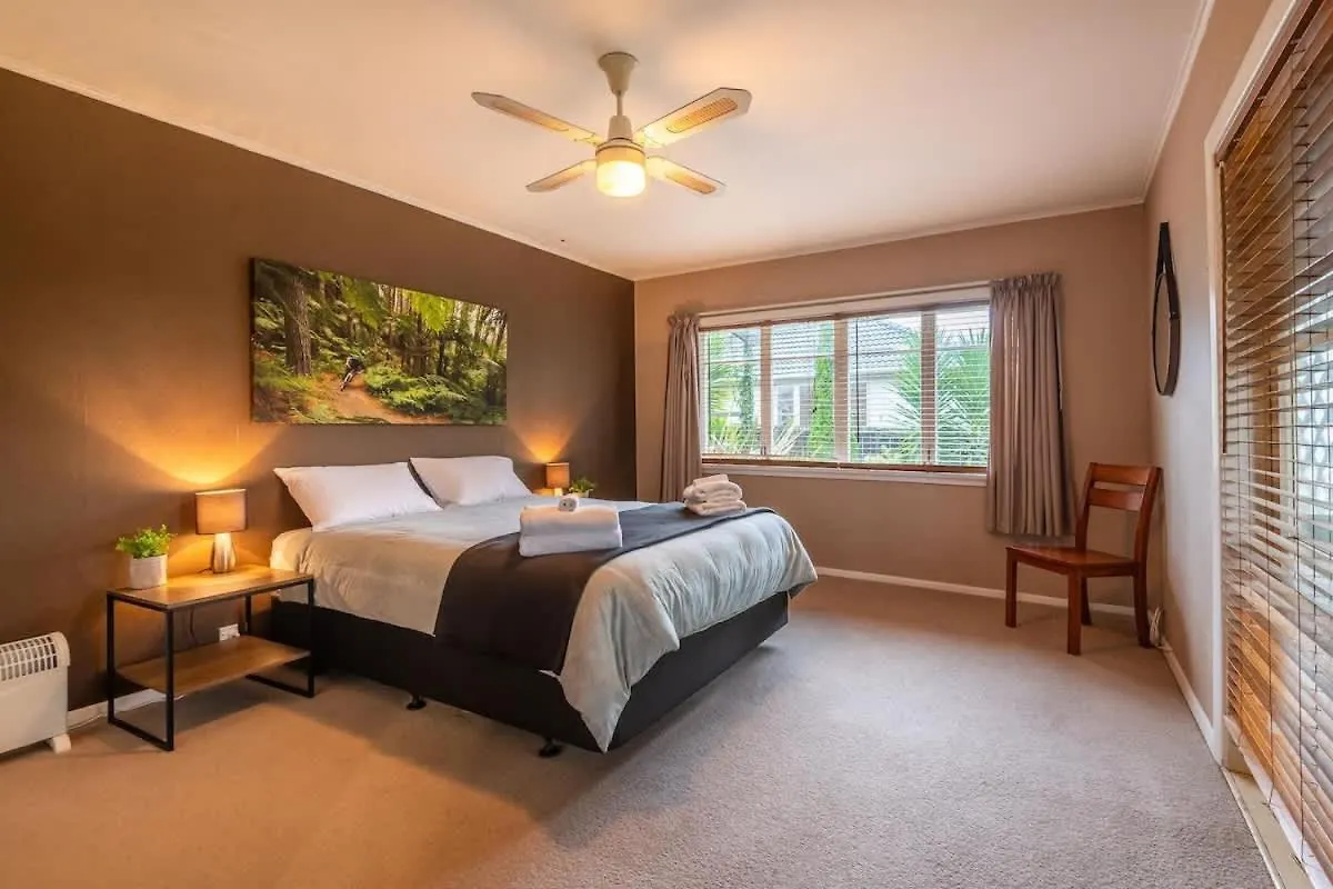 Villa Mutts Mtbs & Mud Pools Rotorua